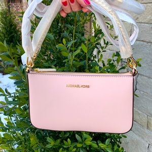 🎉🎉SALE 🎉🎉✨🆕 MICHAEL JORS Jet Set Medium  Crossbody Bag✨